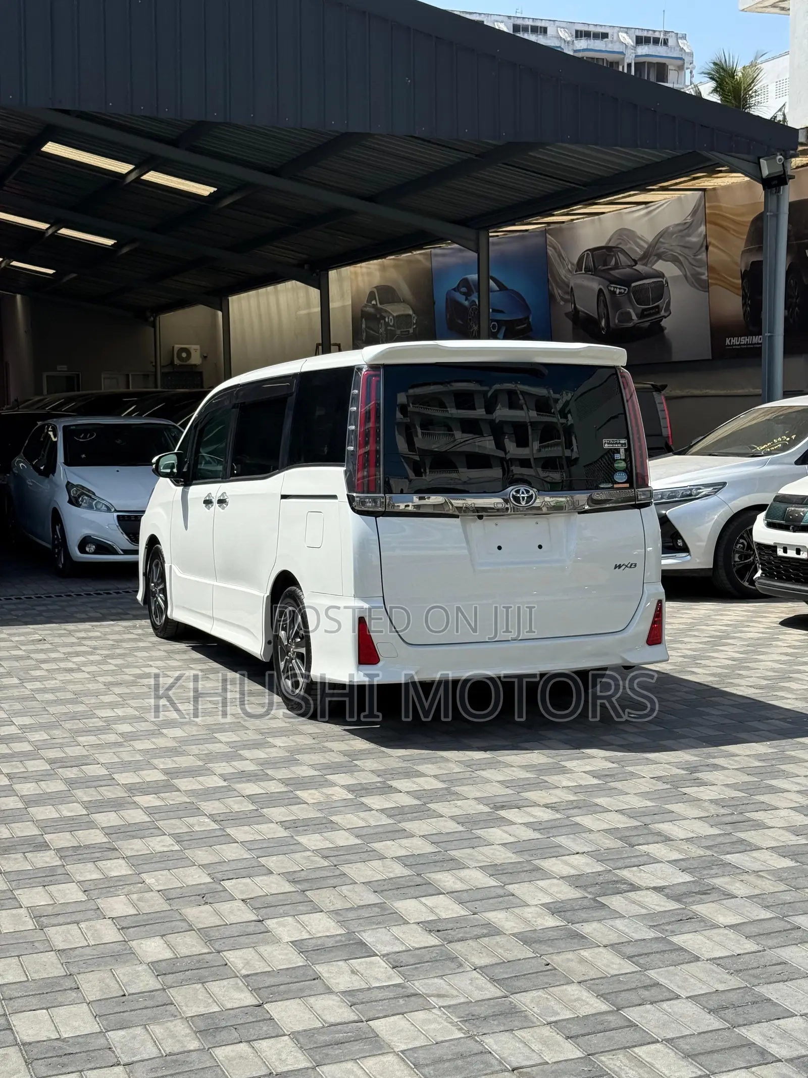 Toyota Noah 2018 White