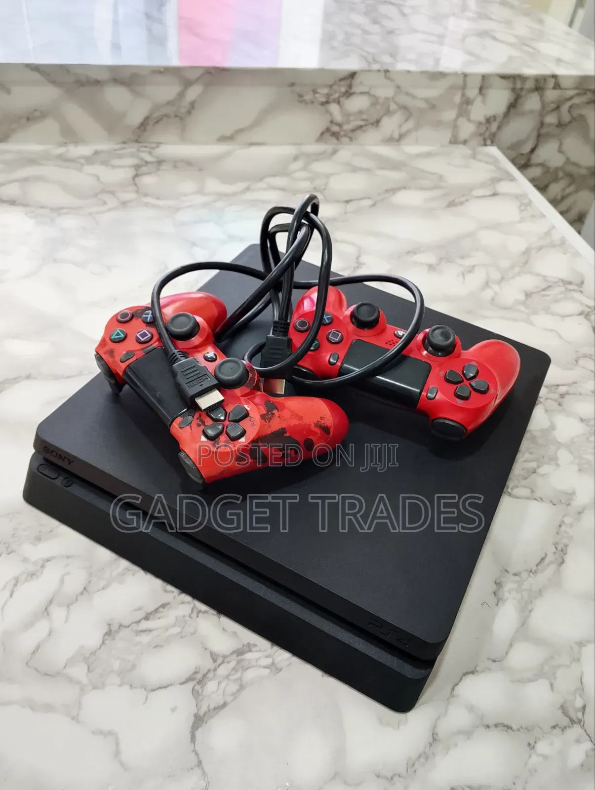 Playstation 4 Standard 500gb Chipped With 8 Games and 2 Pads.