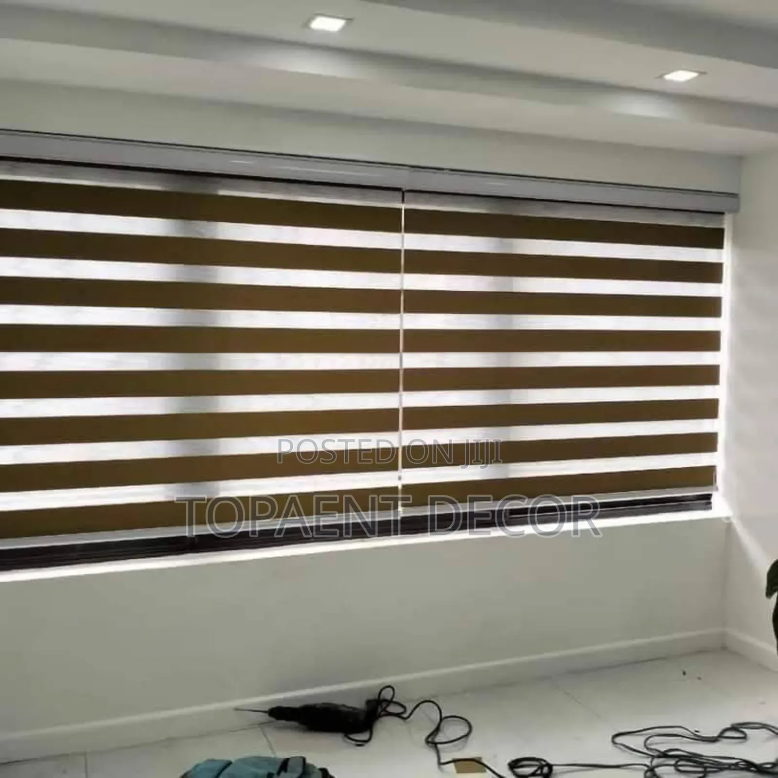 Office Perfection With Elegant Horizontal Window Curtain Blinds