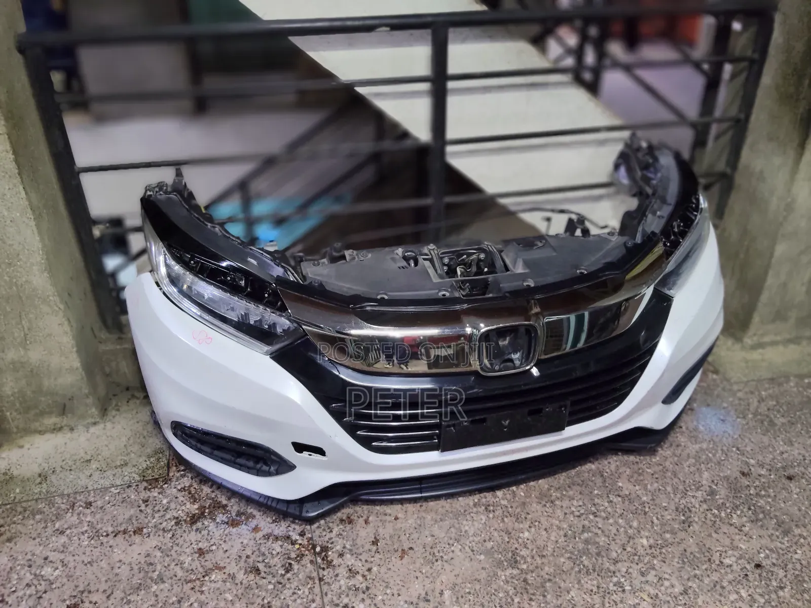 Honda Vezel Nosecut