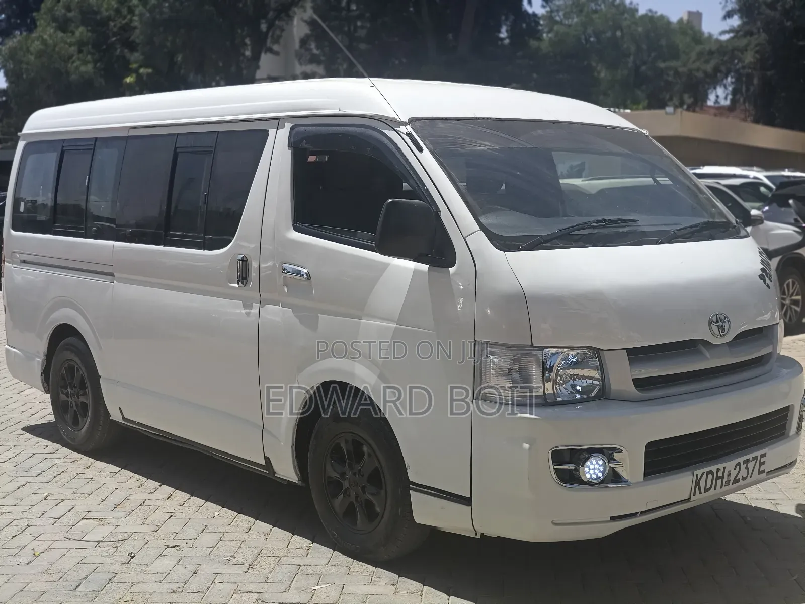 Toyota HiAce 2010 White