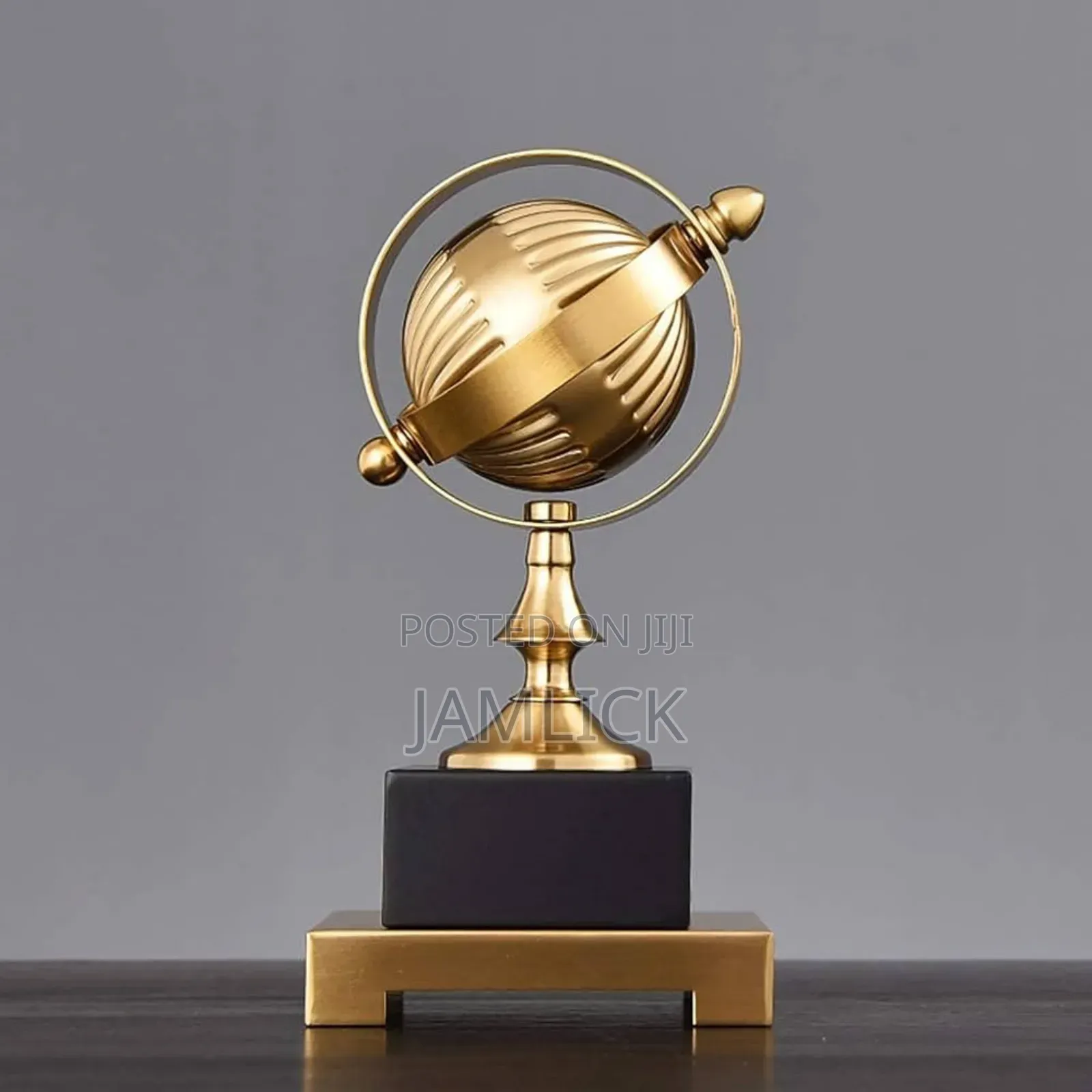 Metal Globe Décor –Gh