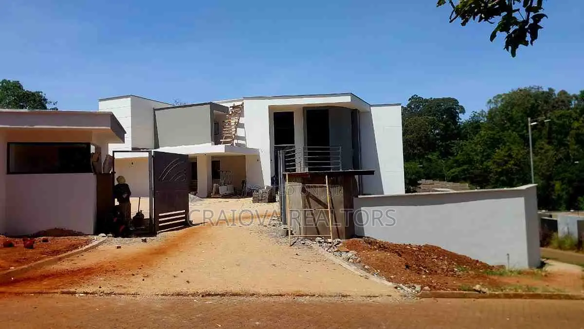 5bdrm House in Nyari for sale