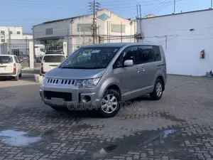 Mitsubishi Delica 2018 Silver