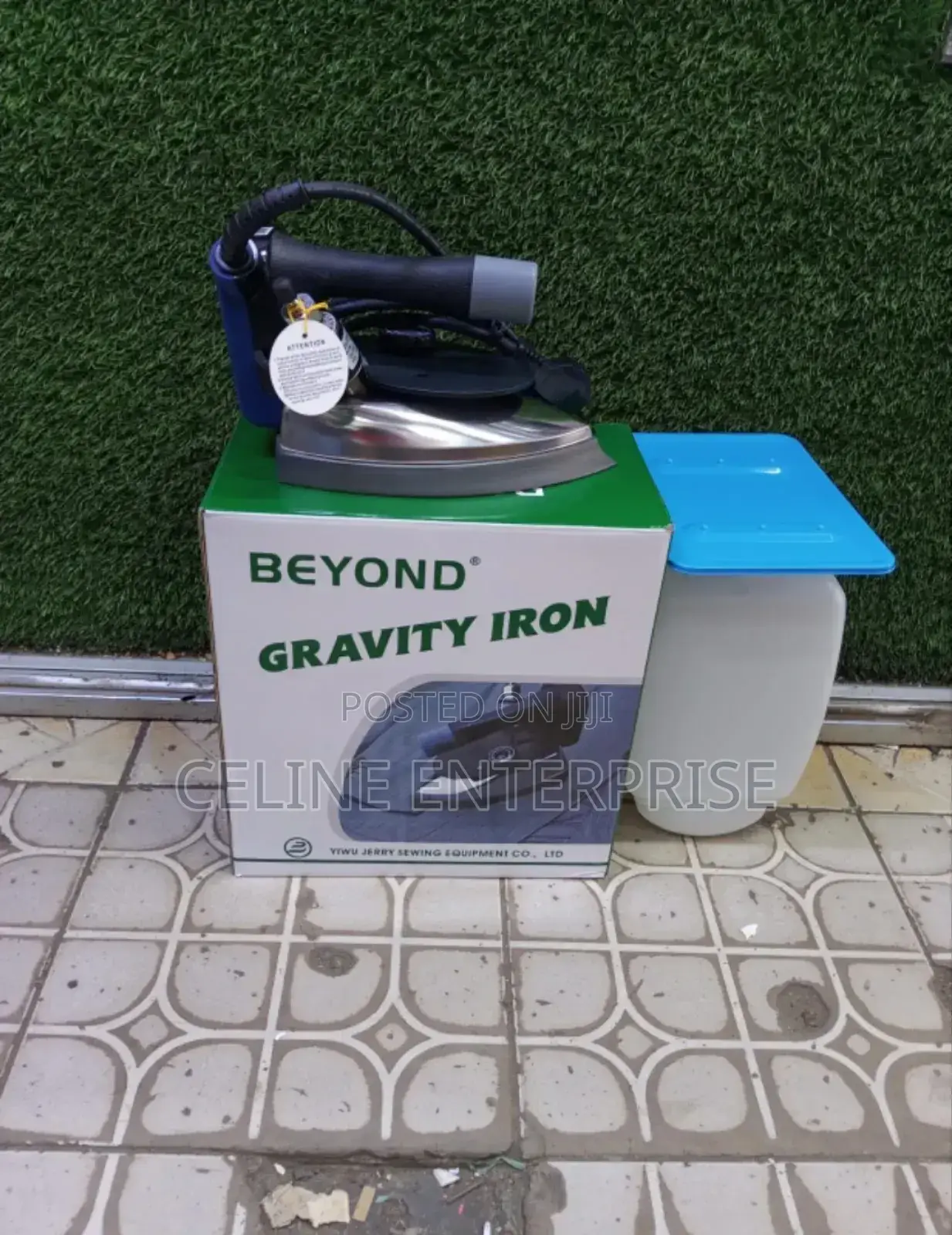 Gravity Steam Iron Box