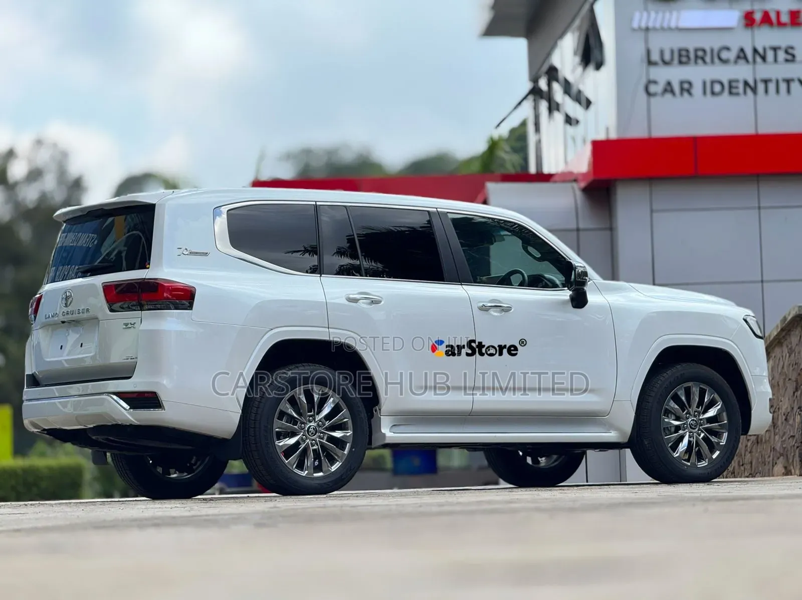 Toyota Land Cruiser LC300 2022 White