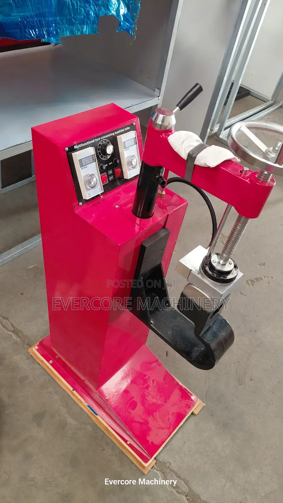 Big Tyre Vulcanizer Machine Best Quality Machine.