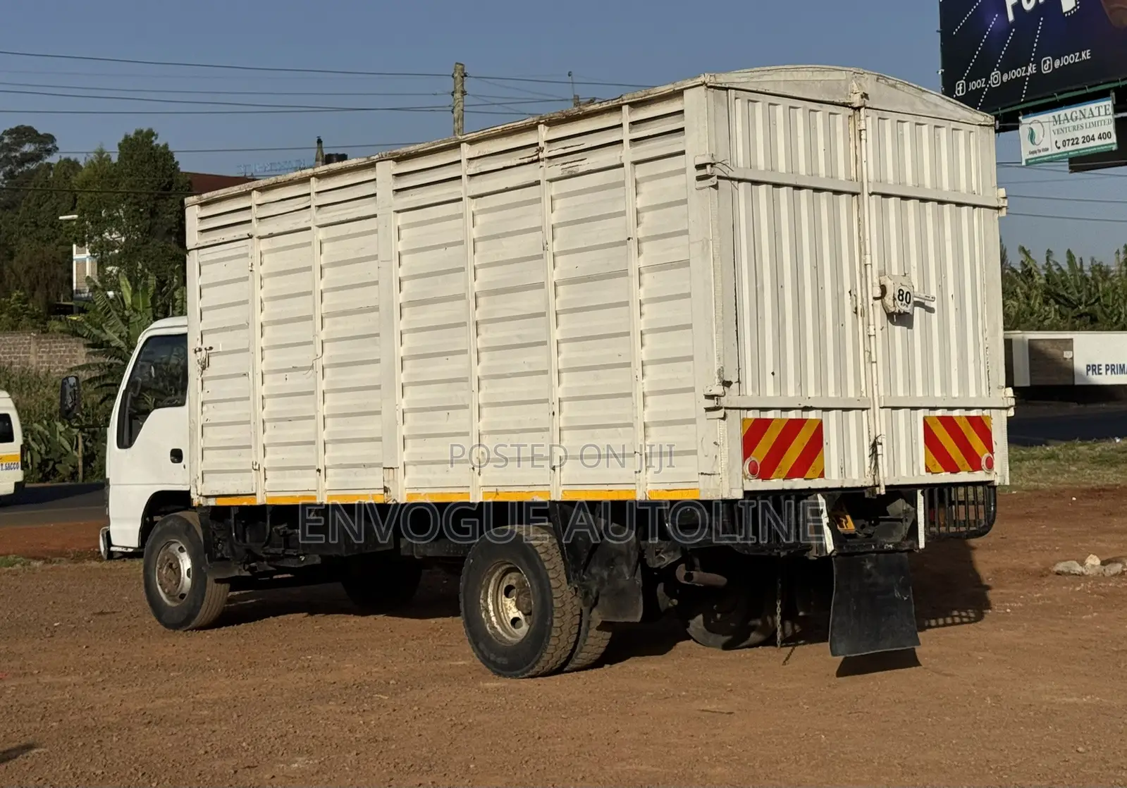 Isuzu NPR Closed Body