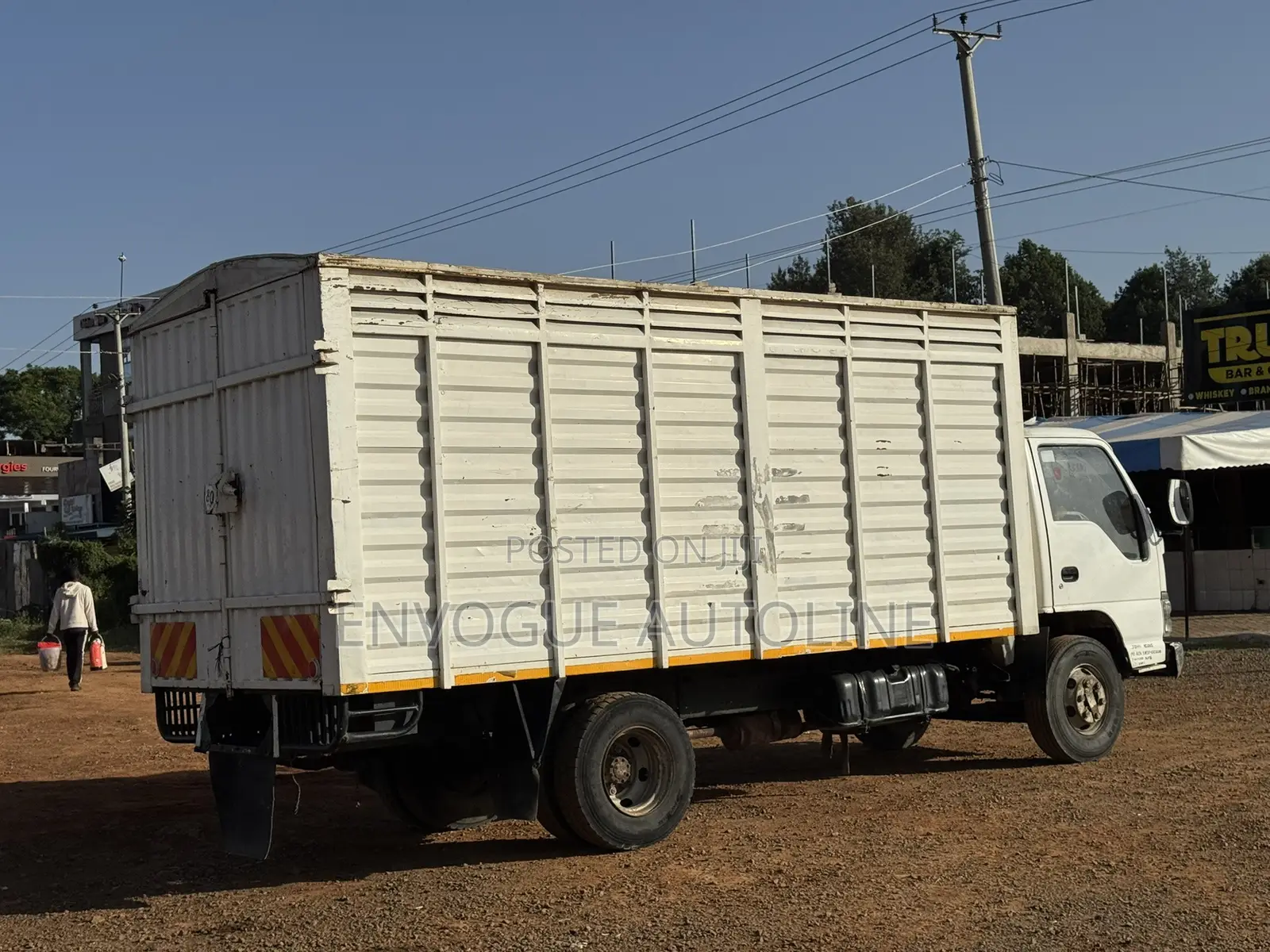 Isuzu NPR Closed Body