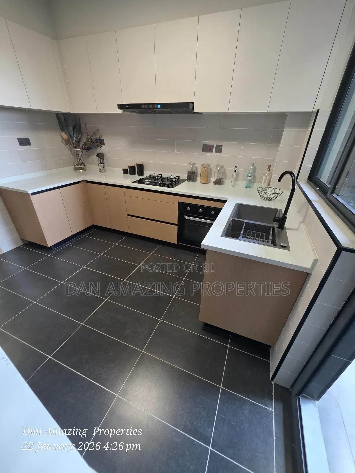 3bdrm Apartment in Gemini Plus Dsq, Gateway Mall Area for sale