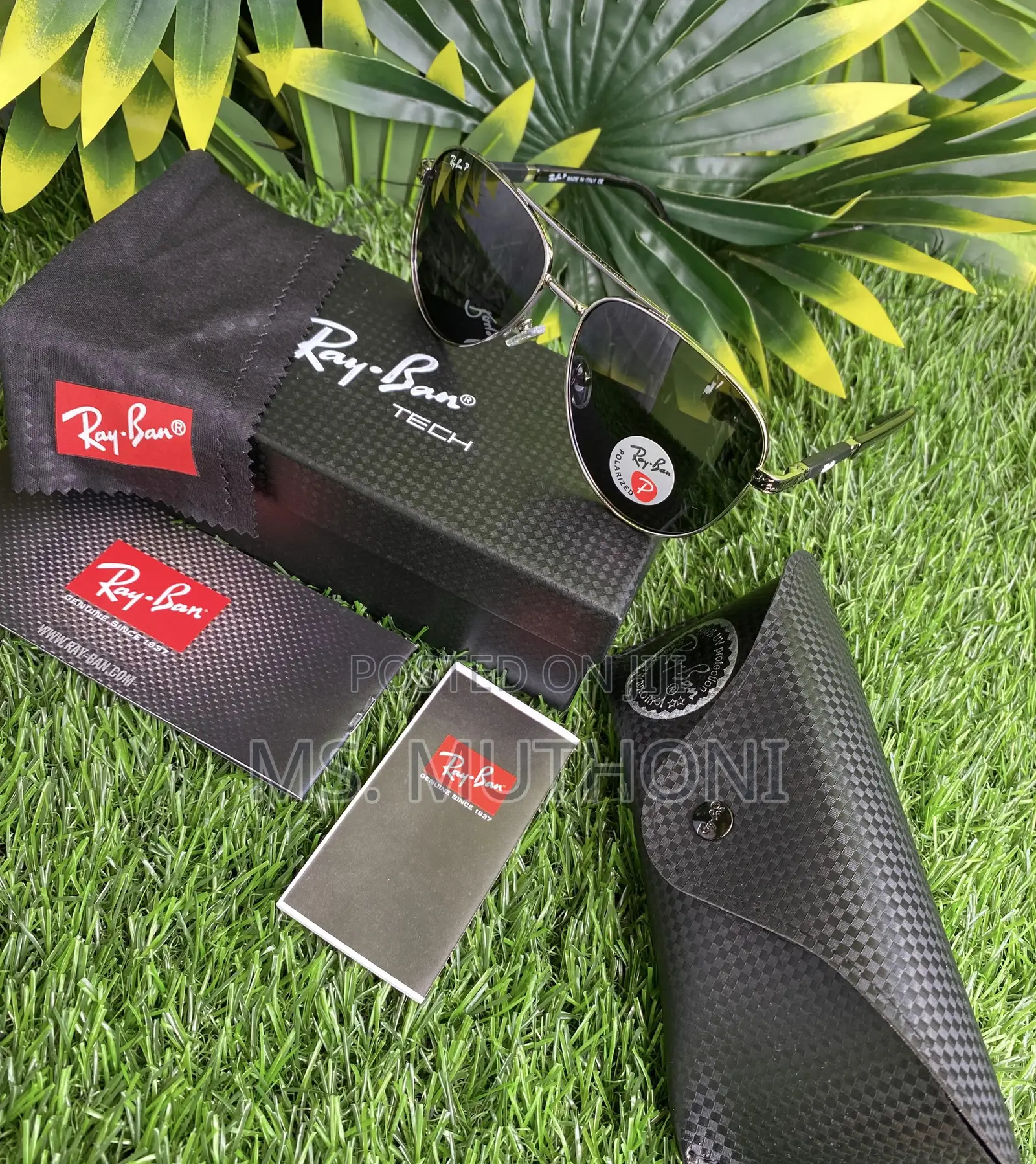 Ray-Ban Aviator Sunglasses With a Gold Frame Black Polarized Lenses