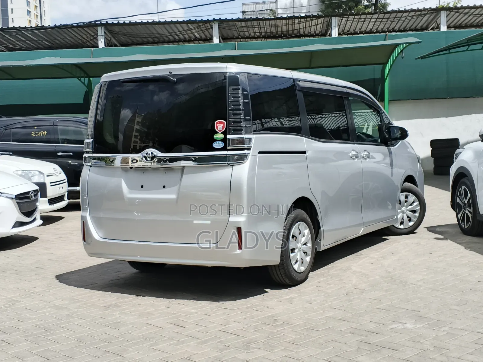 Toyota Voxy 2018 Silver