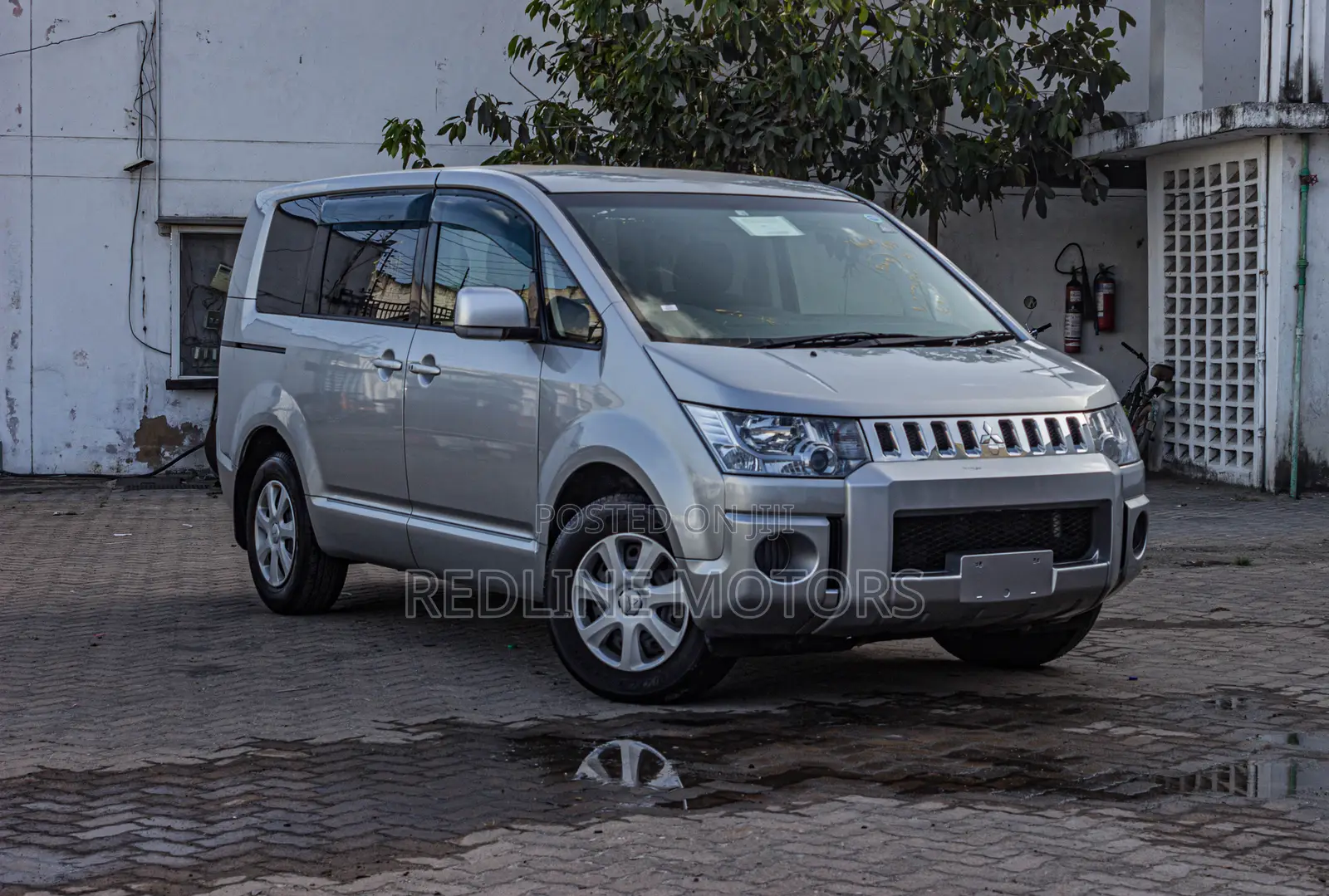 Mitsubishi Delica 2018 Silver