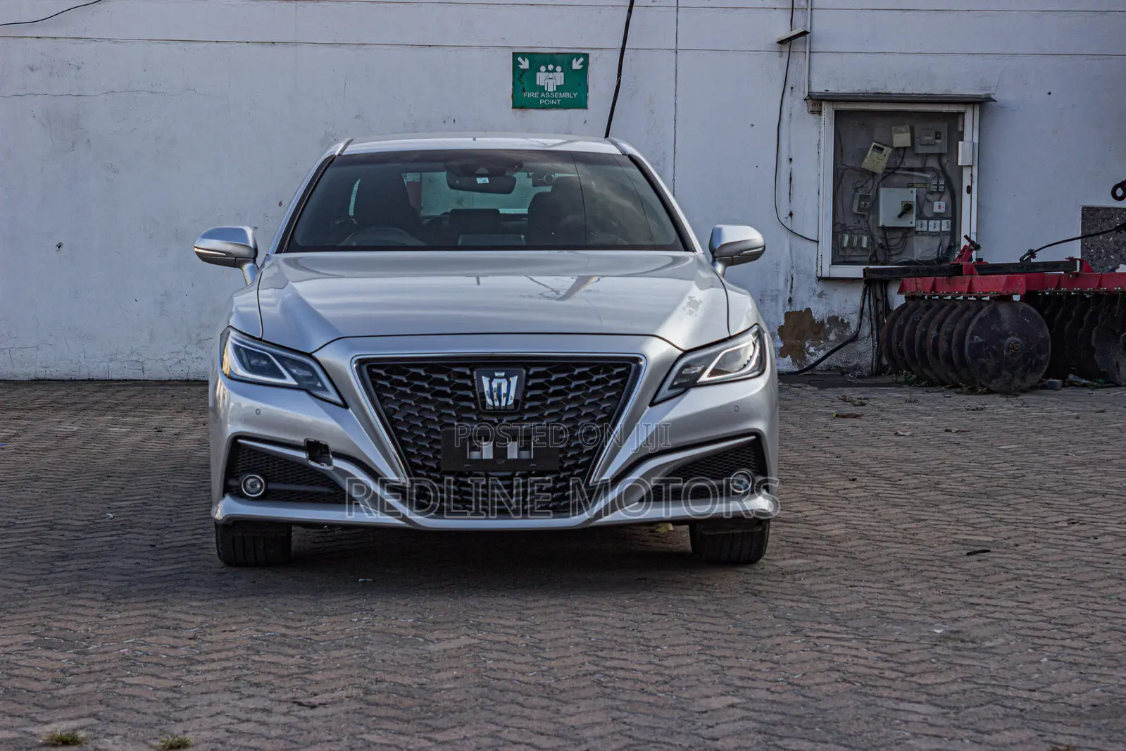 Toyota Crown 2018 Silver
