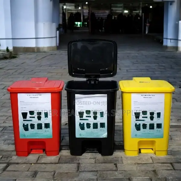 Easy to Clean 30 Litres Foot Pedal Waste Bin for Ideal Restaurants