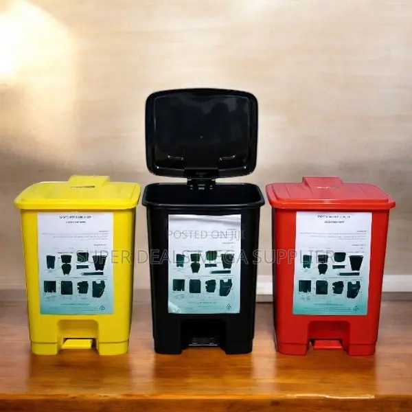 Hospitals 30l Step Bin With Non Slip Pedal and Hinged Lid Mechanism