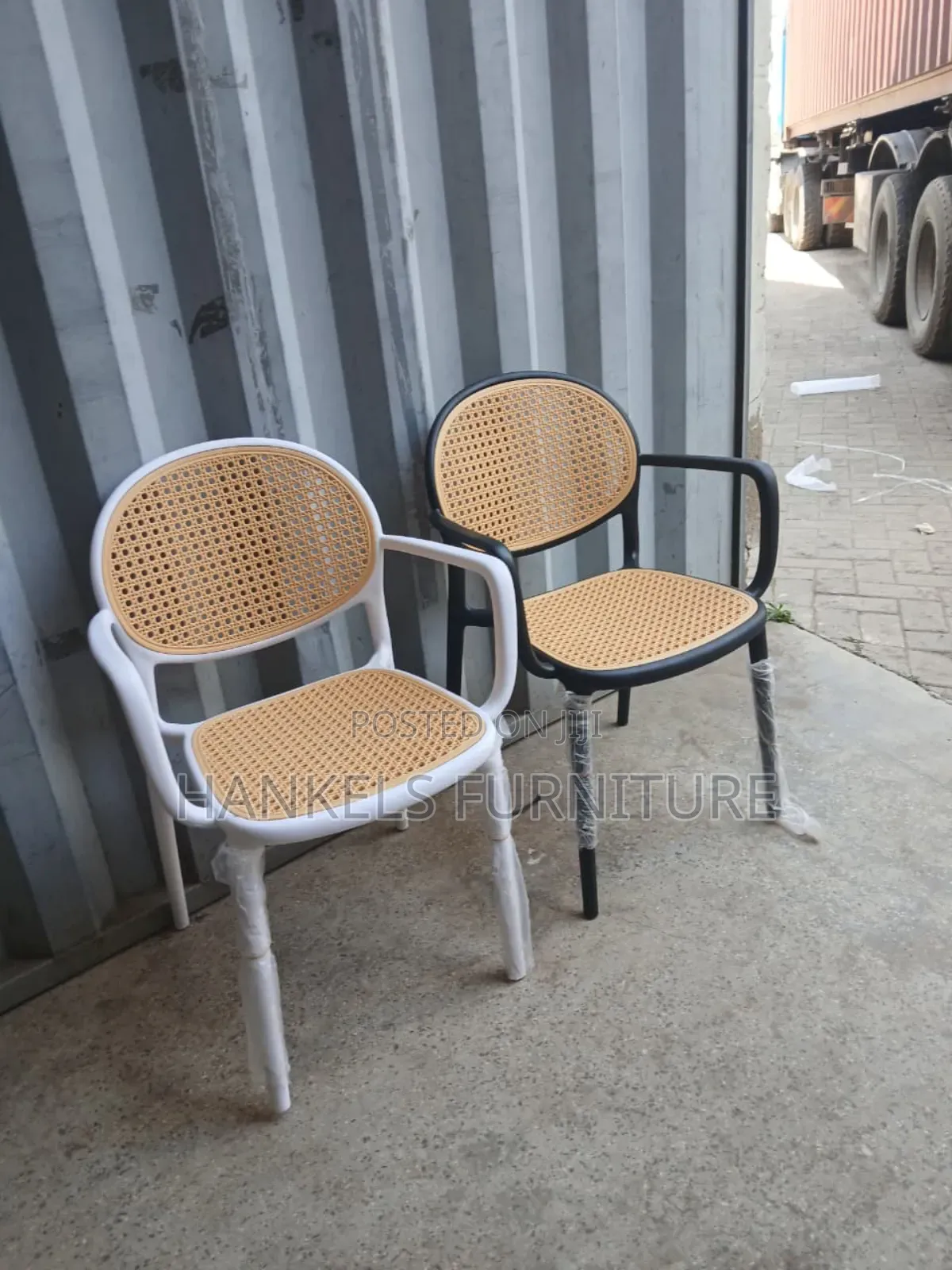 Modern Lounge Chair – Stylish Comfortable Seating