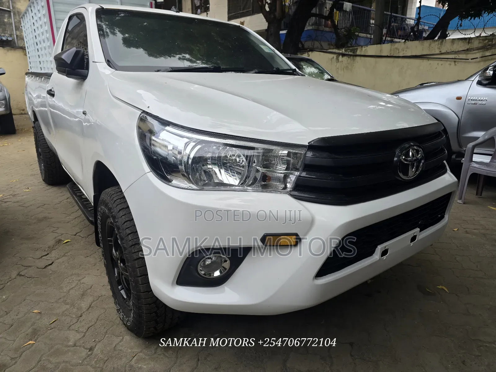 Toyota Hilux 2023 White