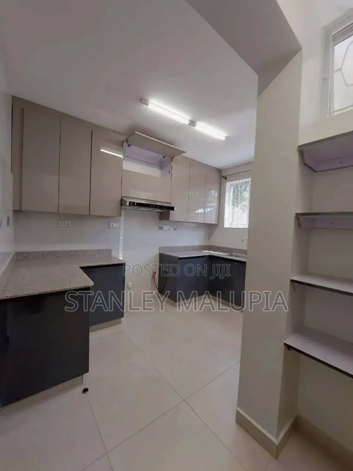 4bdrm Townhouse / Terrace in Rhapta Road Side for rent