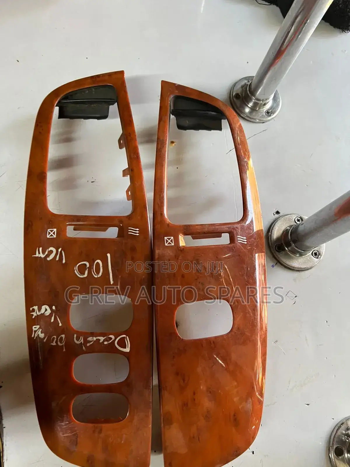 Land  Cruiser  100 Series  Vent Covers