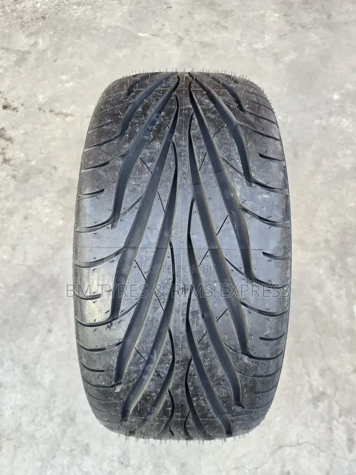 245 /35 R19 Maxxis Tyres (Sports)