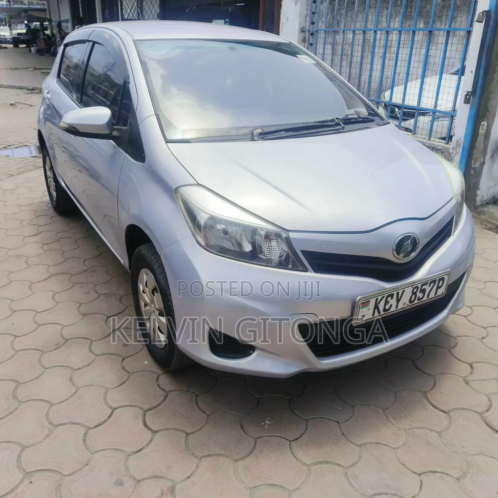 Toyota Vitz 2012 Silver