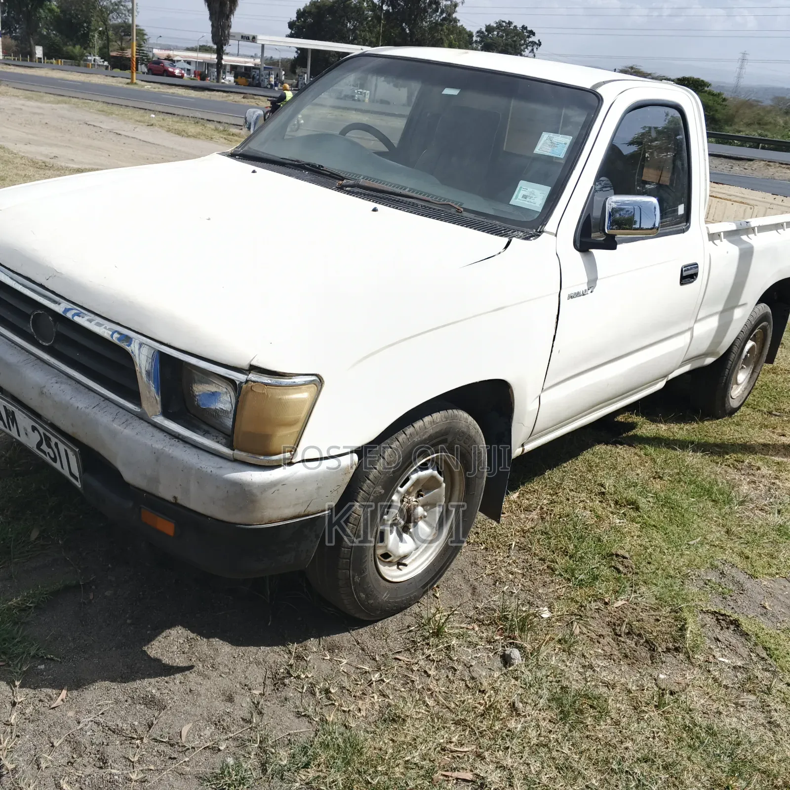 Toyota Hilux 2000 White
