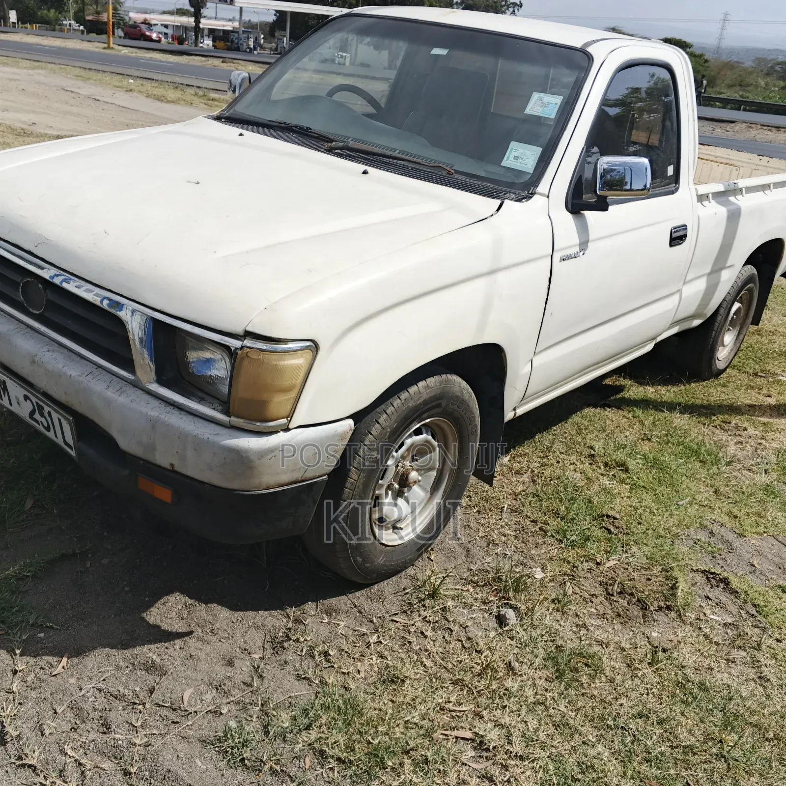 Toyota Hilux 2000 White