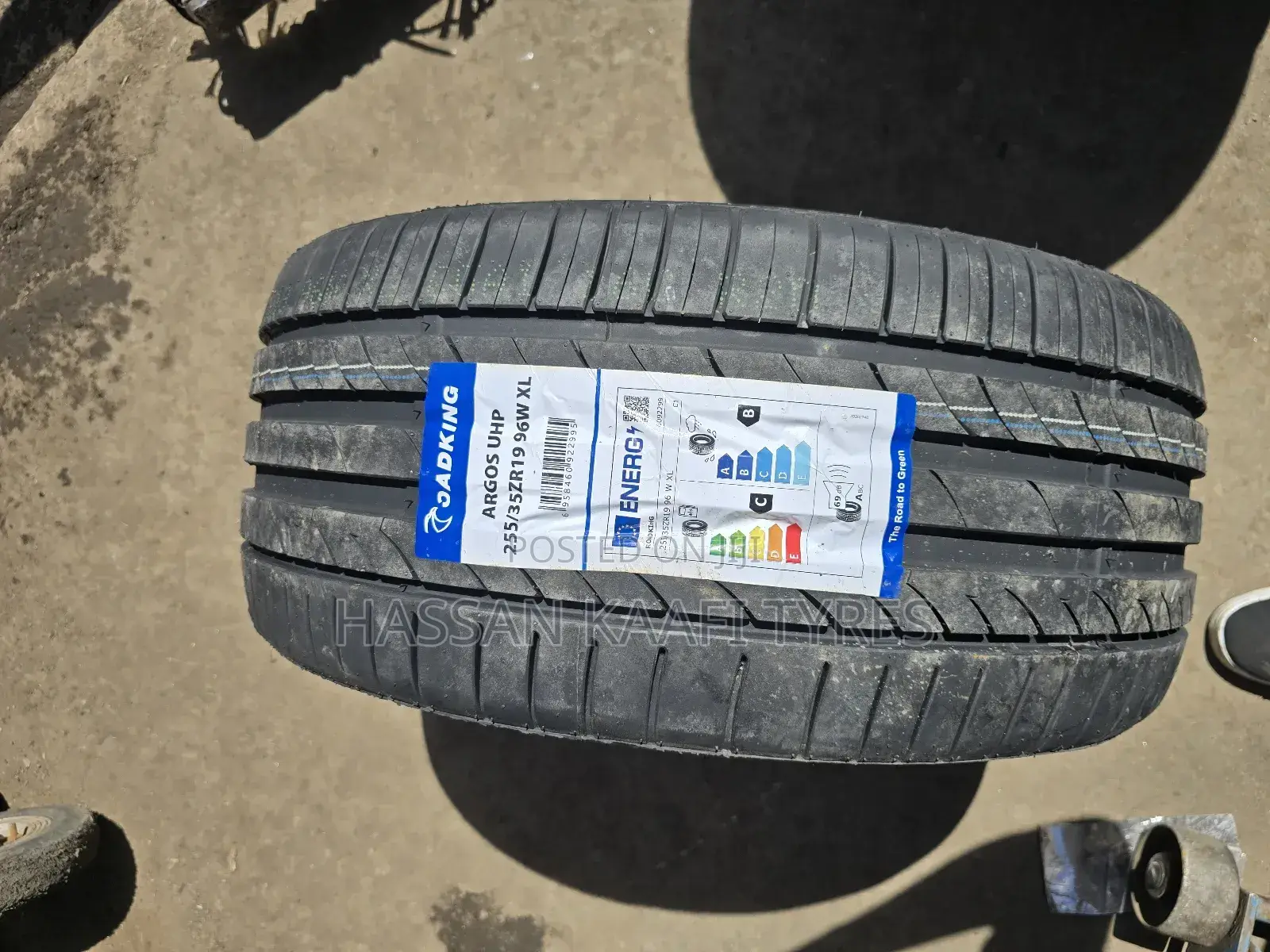 255/35r19  Roadking Tyre