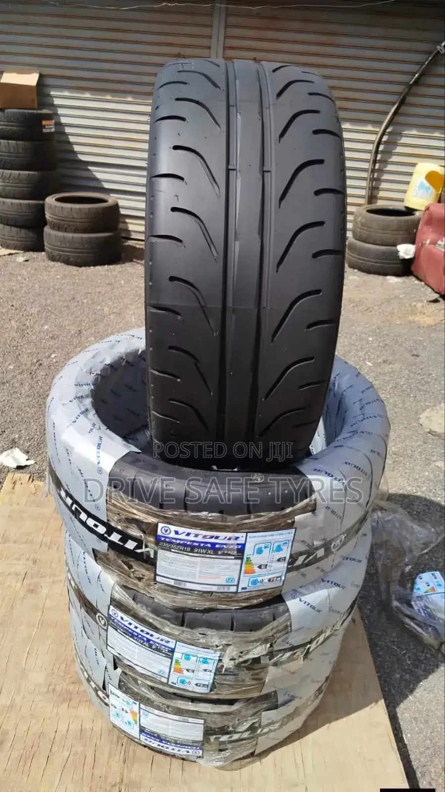 235/35 R19 Vitour Tyre