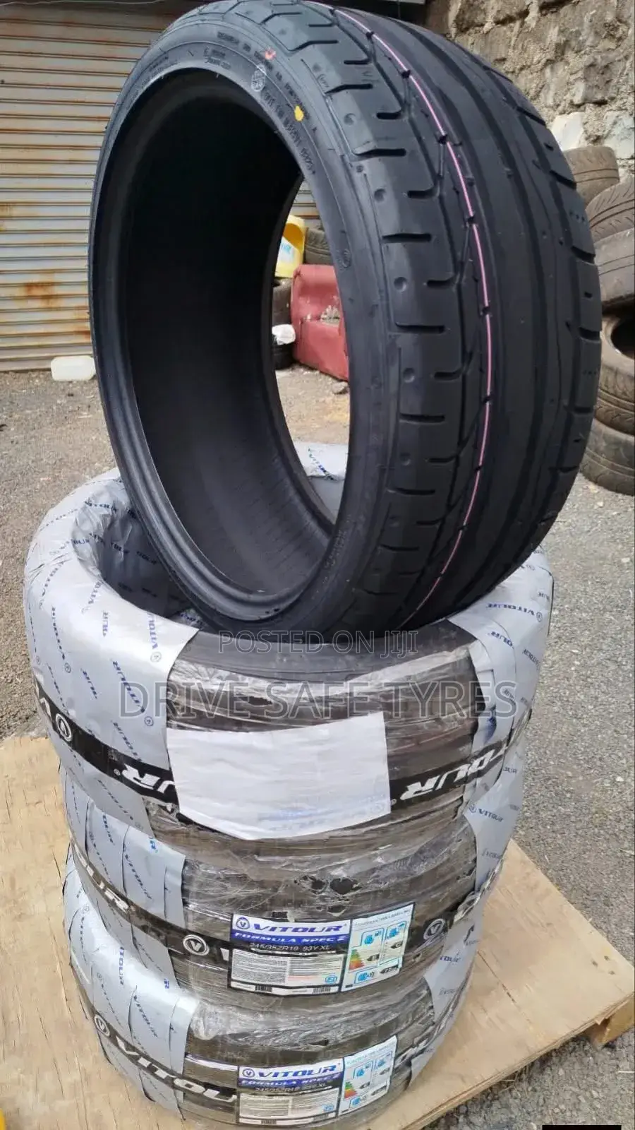 235/35 R19 Vitour Tyre