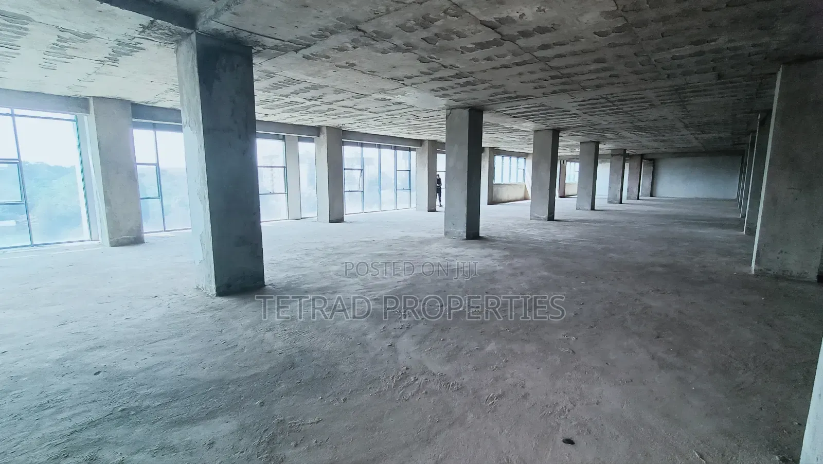 14000 SQFT Office in Riverside Drive