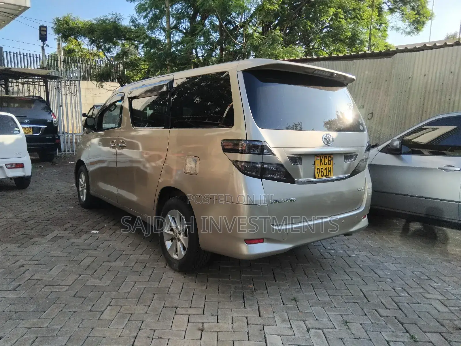 Toyota Vellfire 2008 Gold