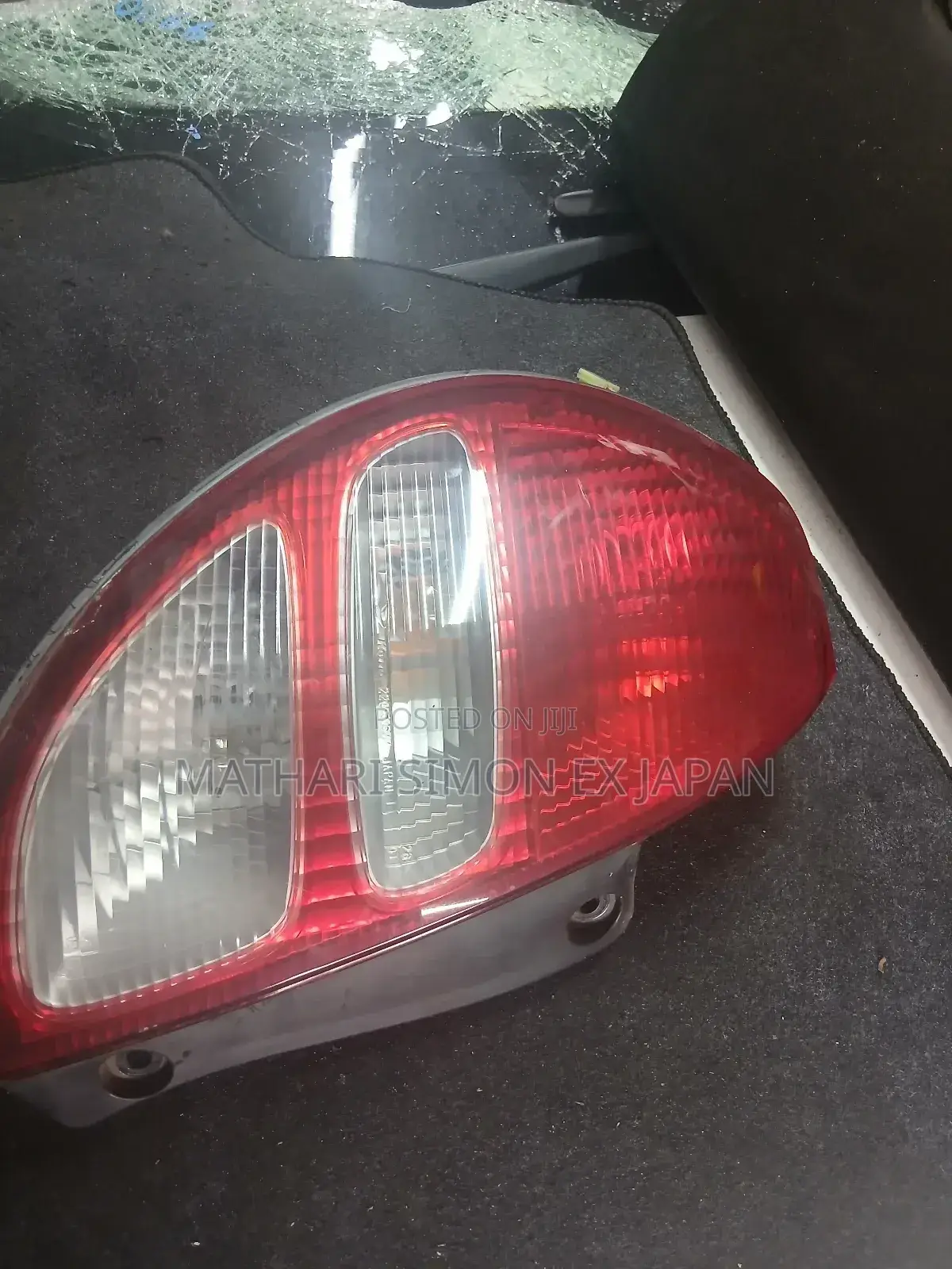 Toyota Duet/Daihatsu Sirion Left Tail Light (M100)