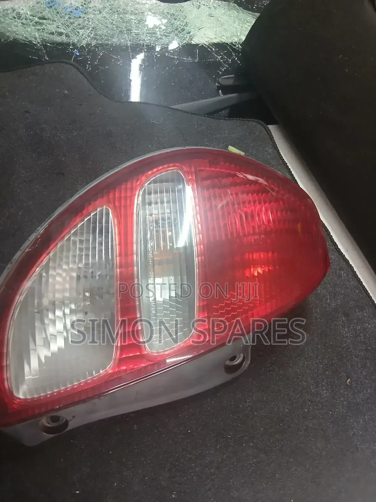 Toyota Duet/Daihatsu Sirion Left Tail Light (M100)