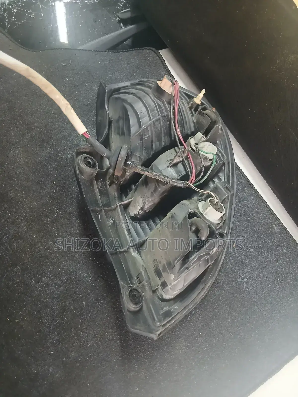 Toyota Duet/Daihatsu Sirion Left Tail Light (M100)