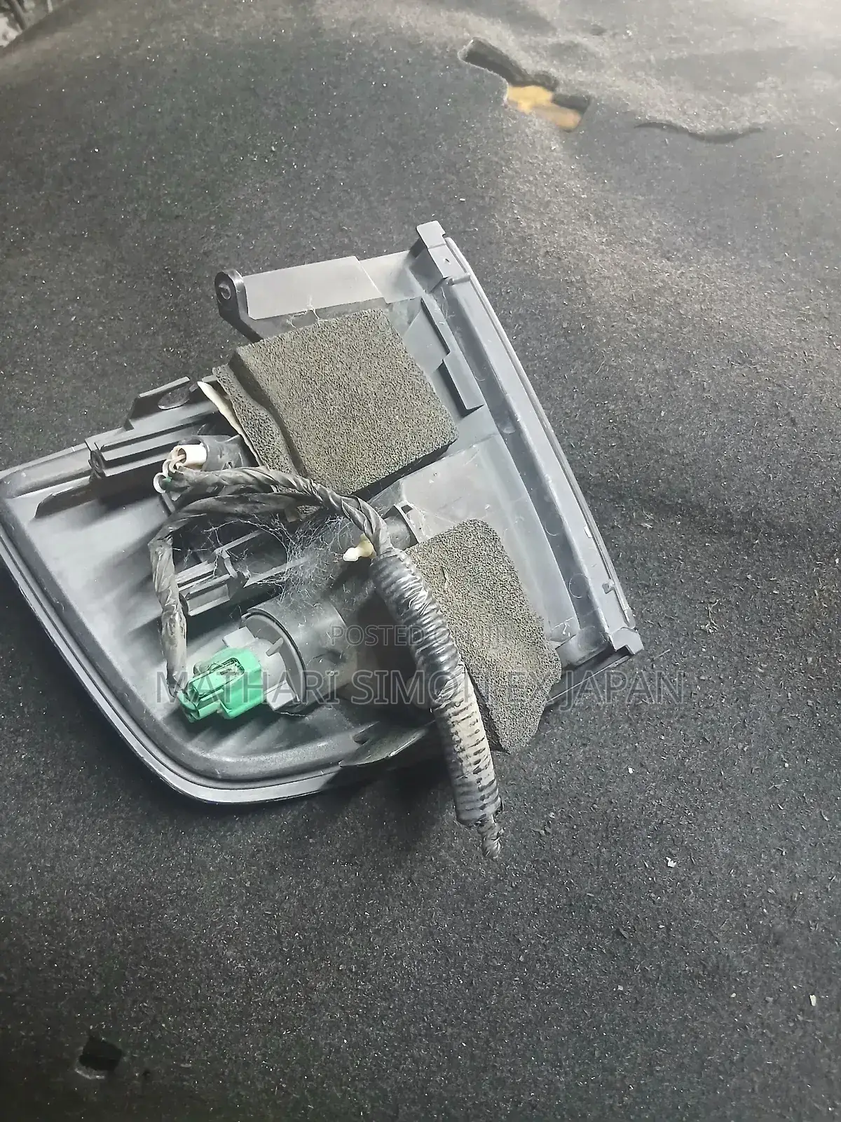 Left Front Clearance Lamp for a Nissan Vanette or Mazda Bongo