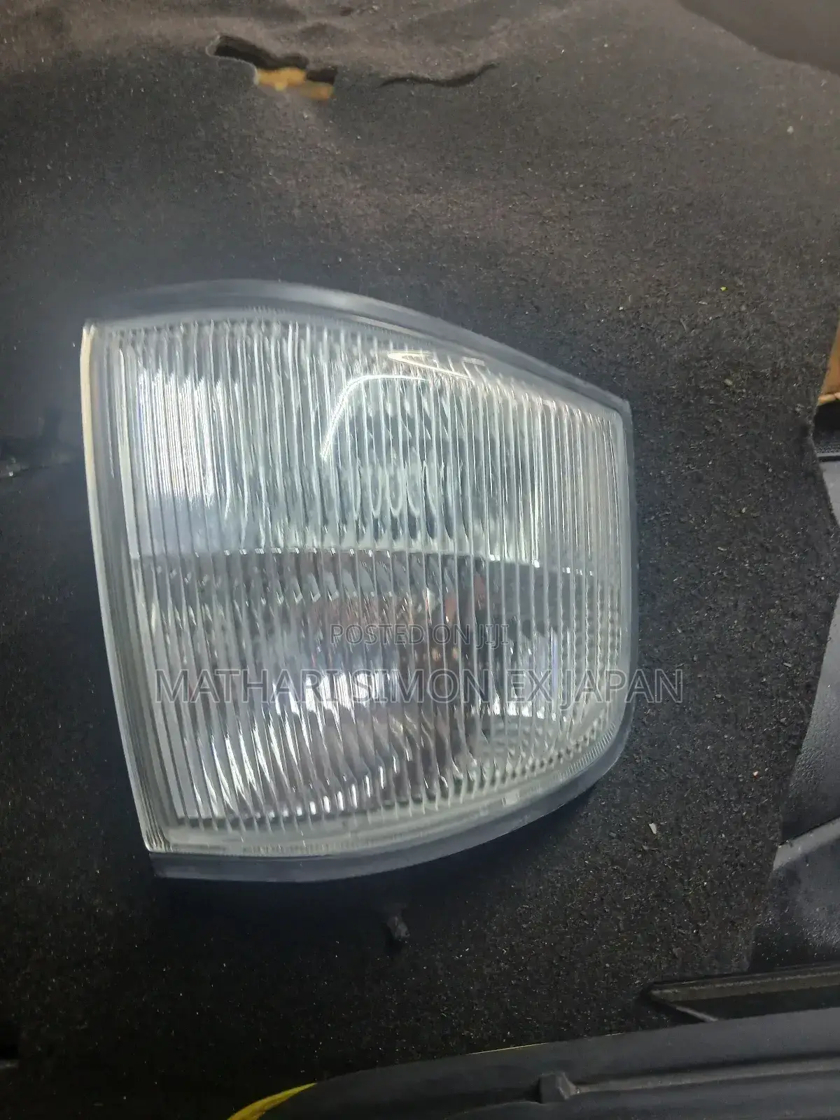 Left Front Clearance Lamp for a Nissan Vanette or Mazda Bongo