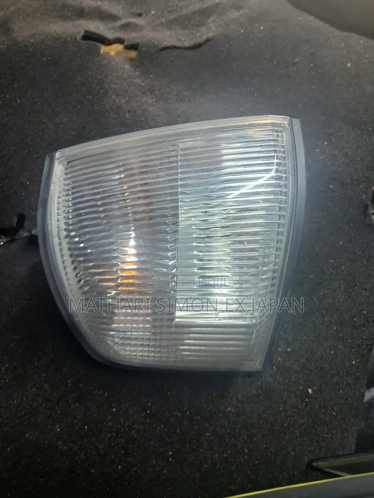 Left Front Clearance Lamp for a Nissan Vanette or Mazda Bongo