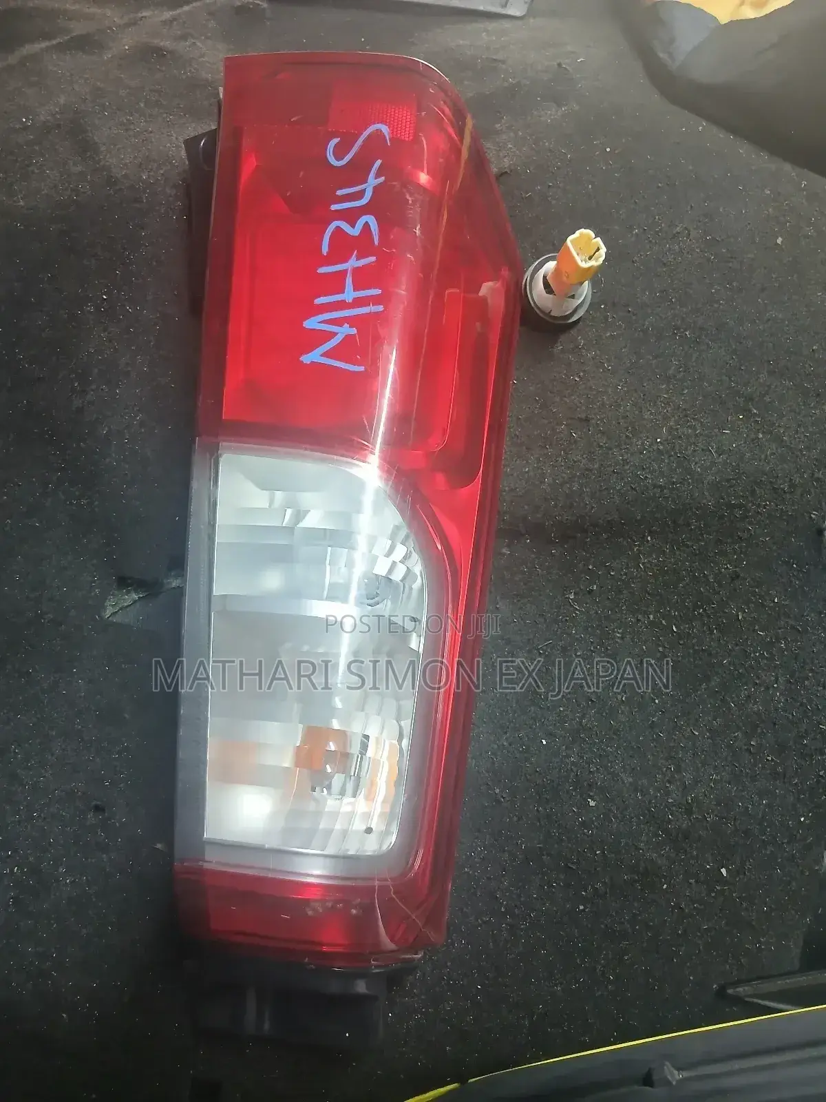 Nissan Nv350 Urvan Right-Hand Side Tail Light Assembly.