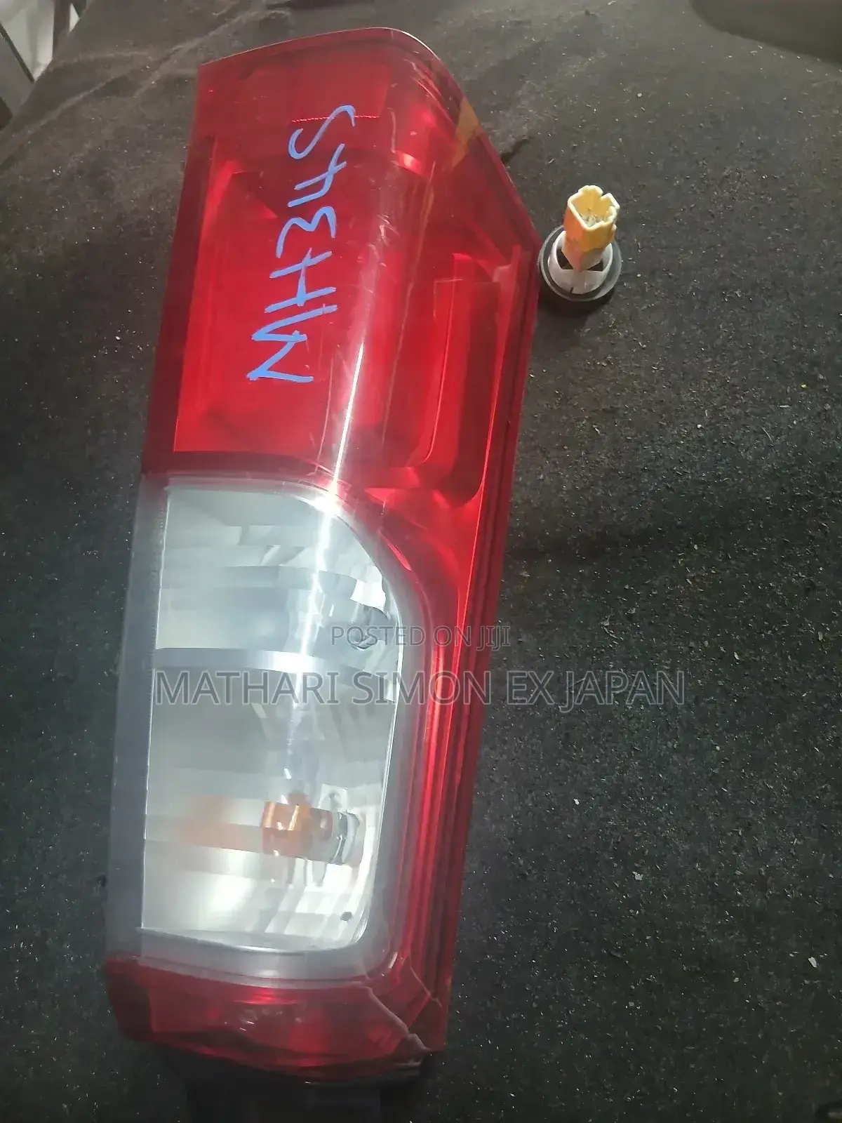 Nissan Nv350 Urvan Right-Hand Side Tail Light Assembly.