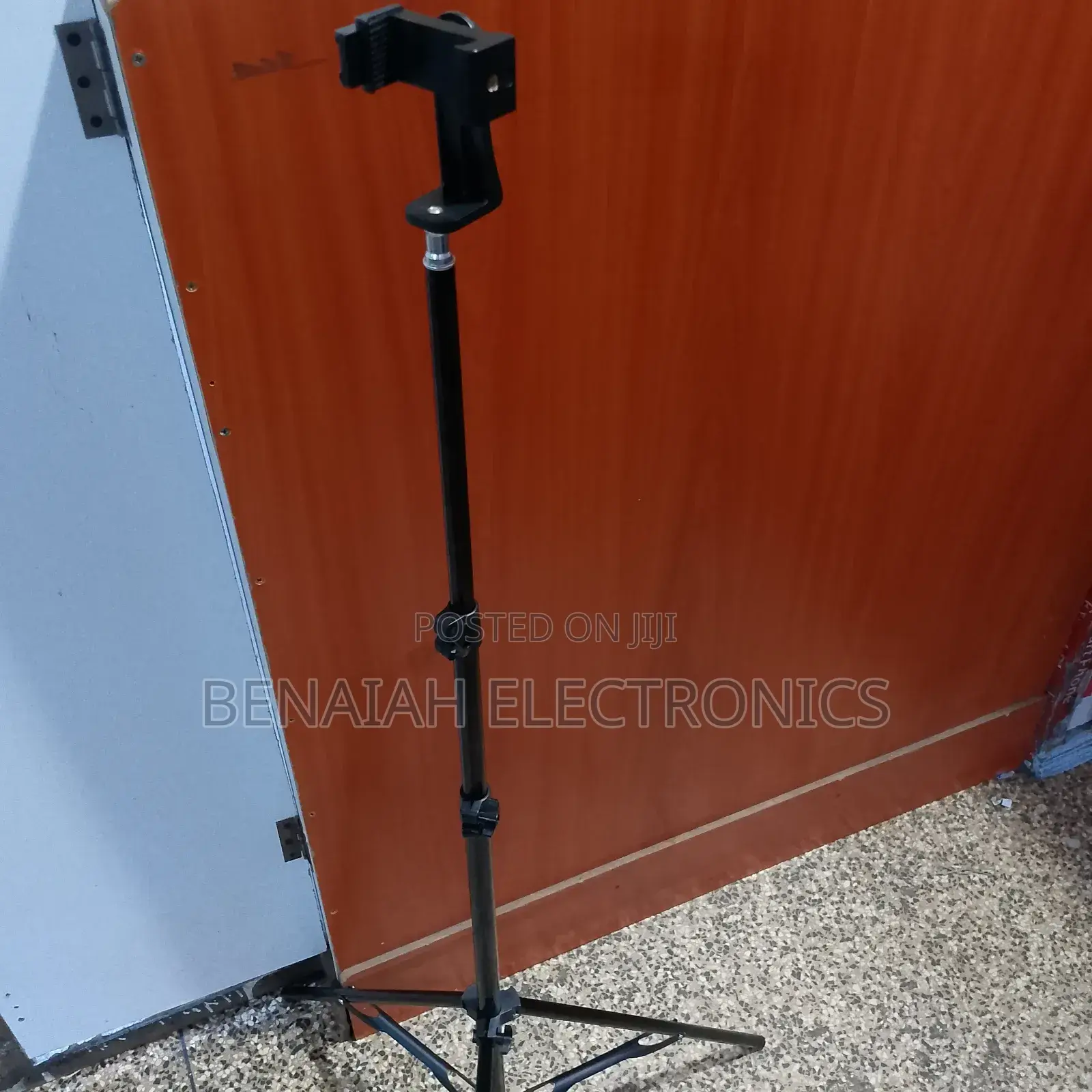 Stable Tripod Stand for Mobile Phone 2.1 Meters Height