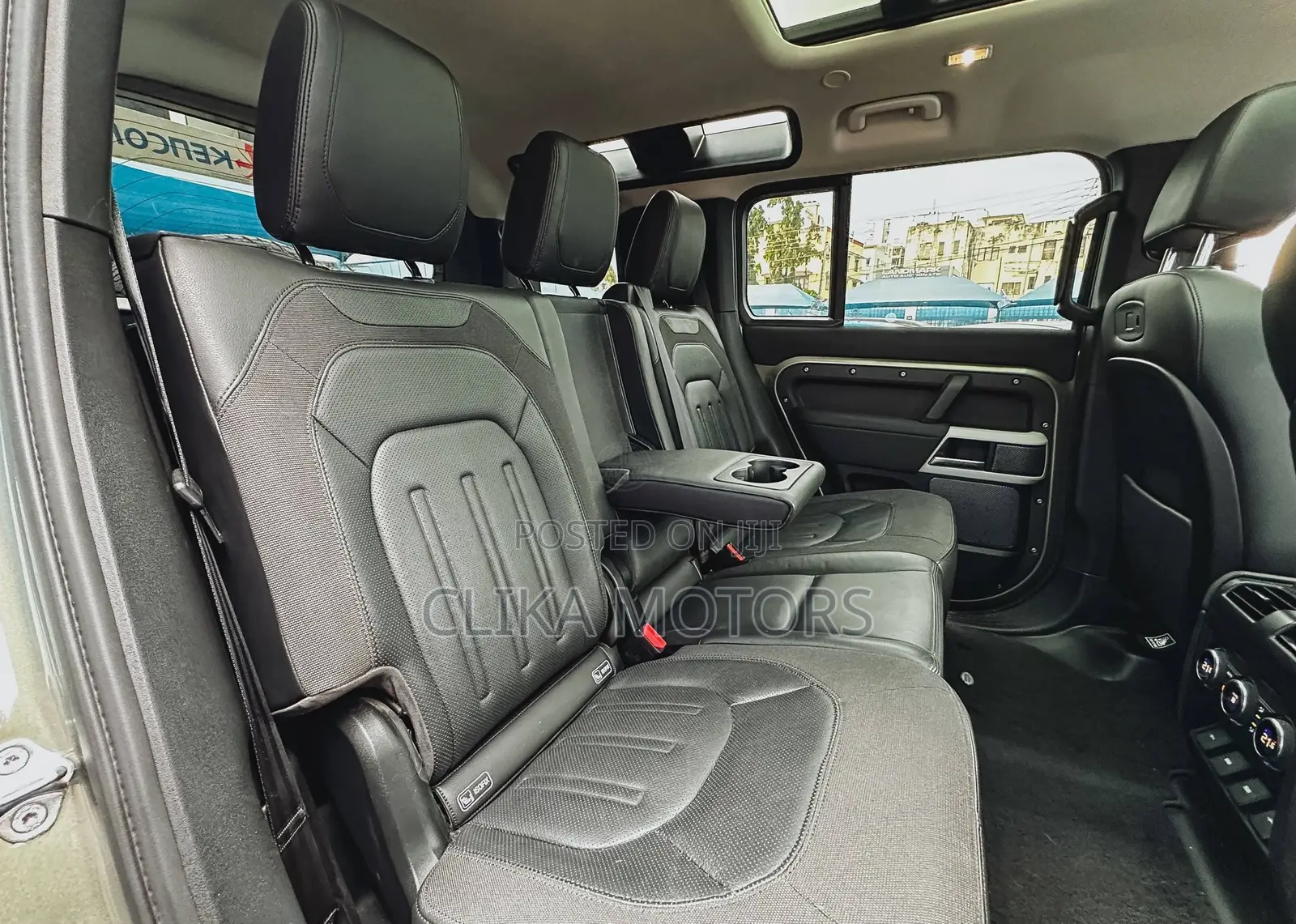 Land Rover Defender SE 2021 Green