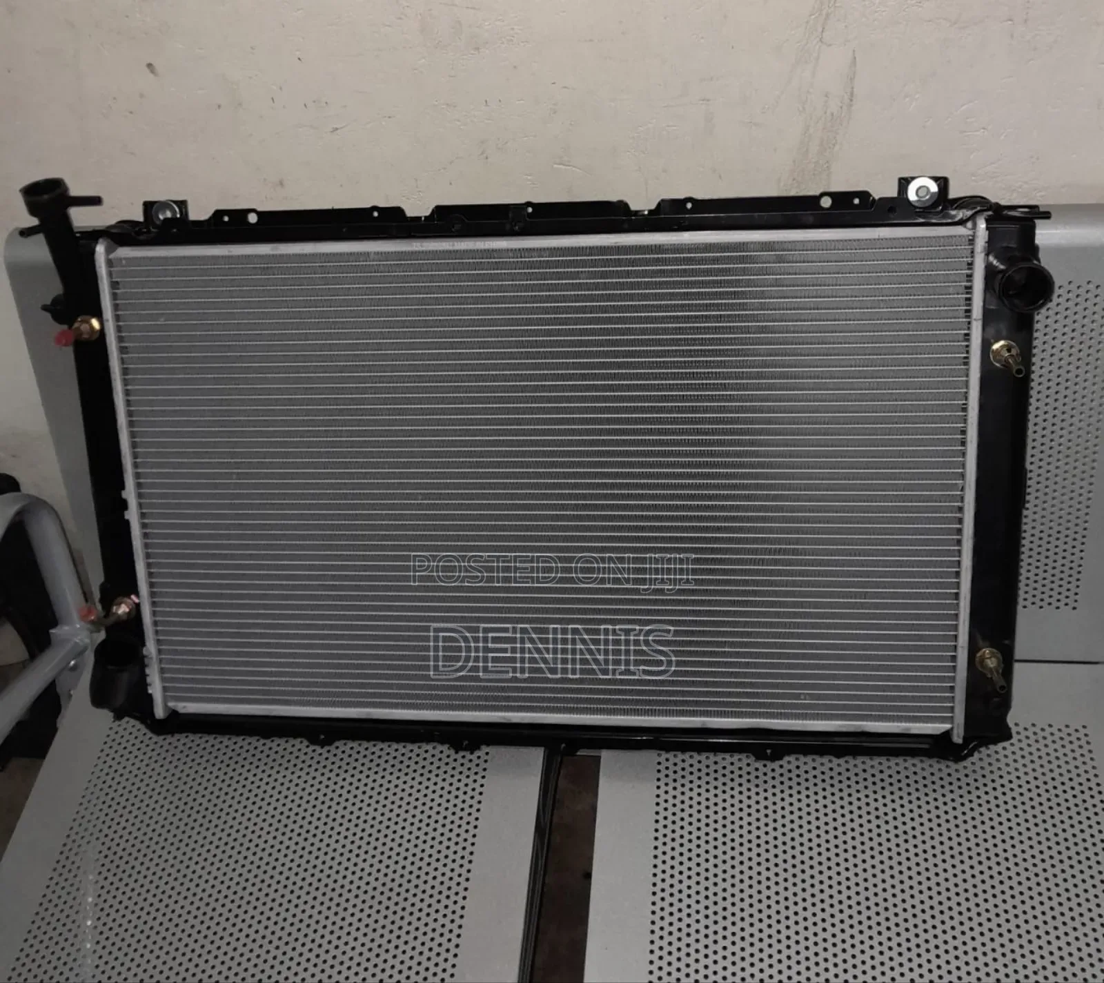 New Radiator Subaru Legacy Old