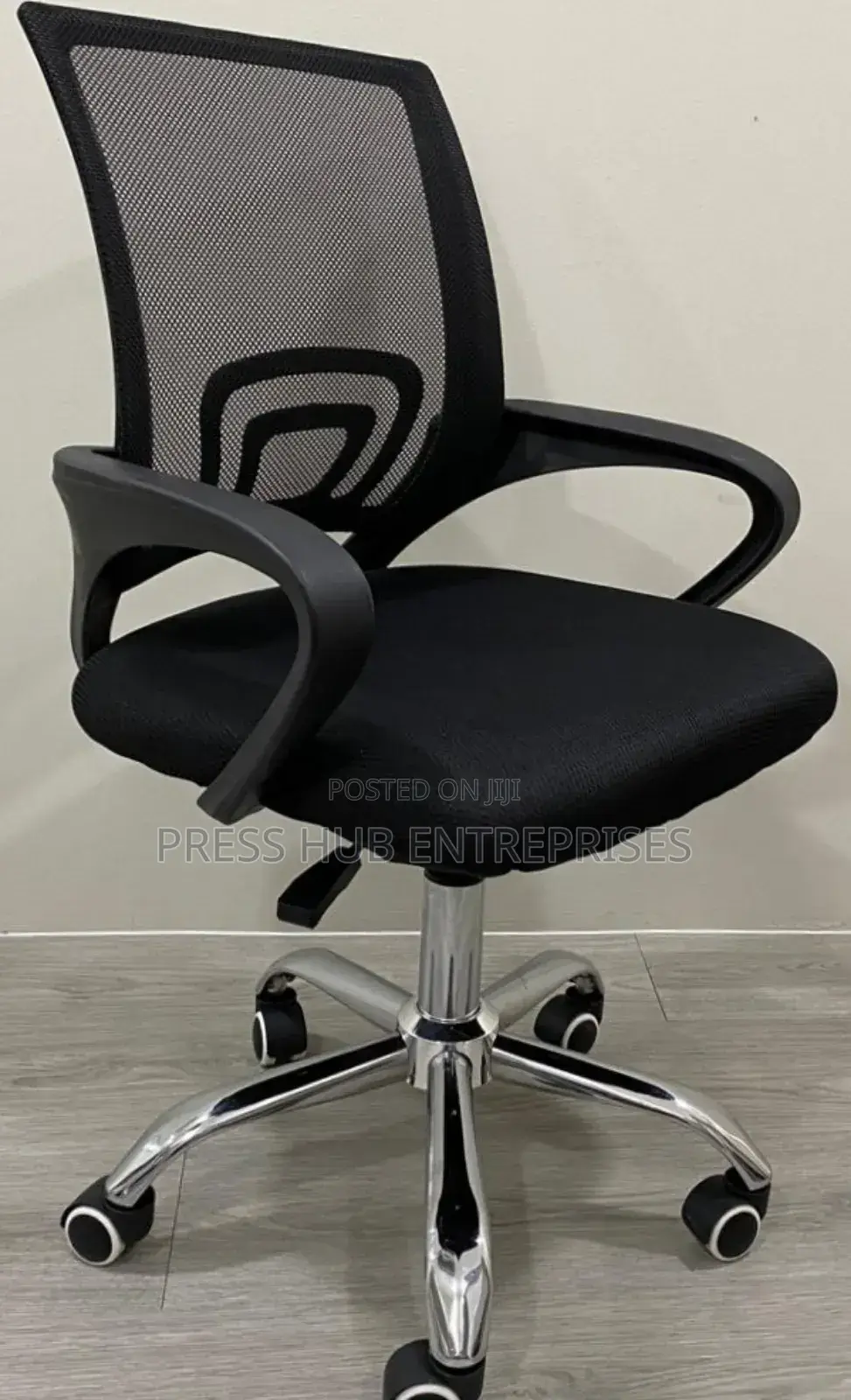 Black Mesh Secretarial Office Chair With a Chrome Base* 
