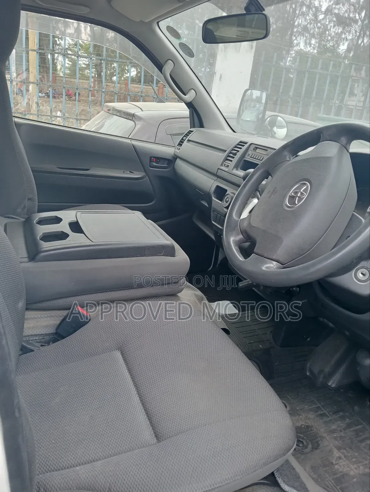 Toyota HiAce 2019 White