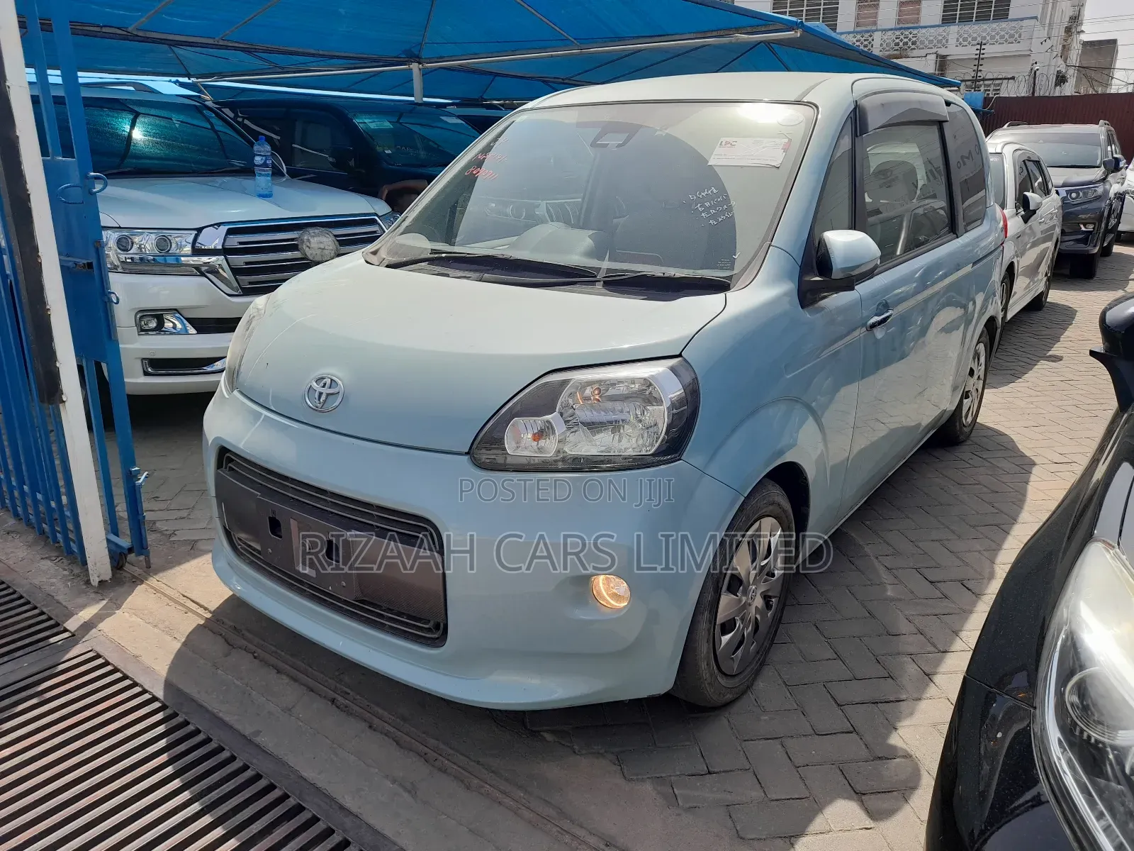Toyota Porte 2018 Blue