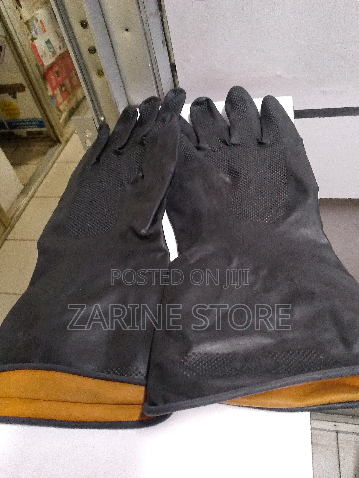 A Heavy Duty Hand Gloves Resistant To Oil, Acid, Detergent & Chemicals