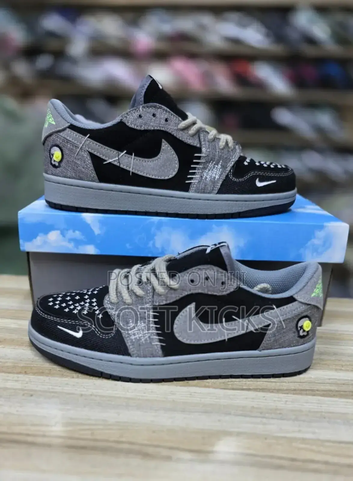 Air Jordan 1 Low 'Phantom Dust Metallic Dark Gray
 