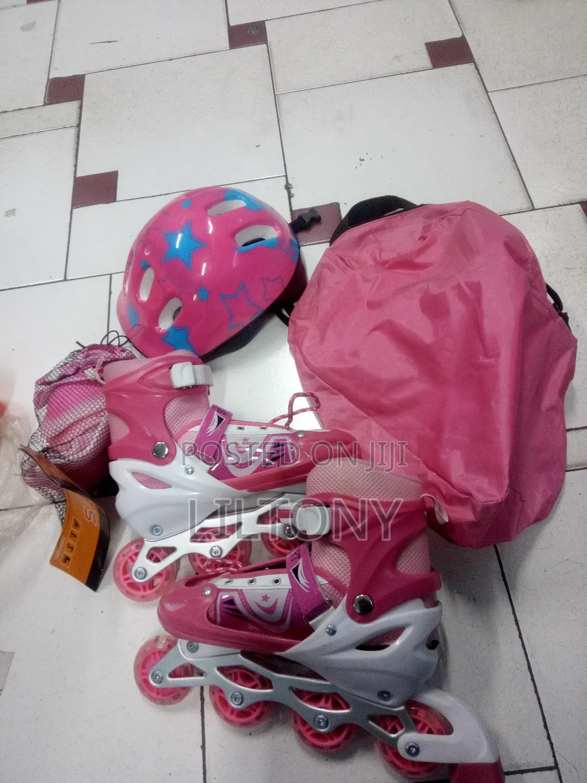 Full Set of Skating Shoes With Protective Gear